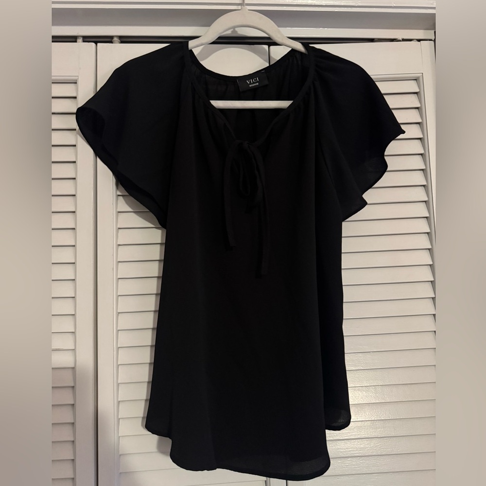 VICI Women's Black Flutter Sleeve Top - Medium